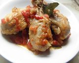 Foto del paso 3 de la receta: Muslos de pollo entomatados
