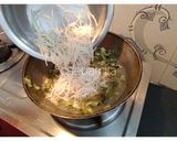 A picture of step 4 of Cantonese Soupy Noodles.