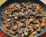 Foto del paso 8 de la receta: Carne con champiñones y verduras, al vino y soja