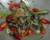 Foto langkah ke 4 dari resep Tumis Bunga Pepaya/ Kembang Kates Grendel.