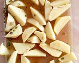 Foto del passaggio 2 della ricetta Patate al forno al limone (alla greca)