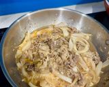 Hình bước làm 3 của món Gyudon Cơm bò kiểu Nhật