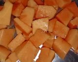 A picture of step 1 of Papaya shake.