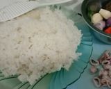 Foto langkah ke 1 dari resep Nasi goreng cumi daun jeruk.