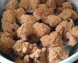 Foto langkah ke 7 dari resep Bolu kukus coklat.