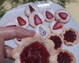 Foto del paso 5 de la receta: Galletitas y Tartitas Con Frutillas