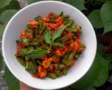 Foto langkah ke 5 dari resep Tempe Penyet Campur Kemangi.