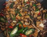 Foto langkah ke 5 dari resep Tumis Tempe Teri Pedas Manis.