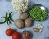 गोभी आलू मटर की सूखी सब्जी(gobhi aloo matar ki sukhi sabzi recipe in hindi) रेसिपी चरण 1 फोटो