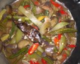 Foto langkah ke 4 dari resep Tumis labu siam kacang panjang dan terong.