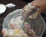 A picture of step 3 of Cheese corn balls.