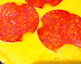 Foto del paso 1 de la receta: Tortilla de chorizo con queso finas hierbas