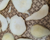 Foto del paso 2 de la receta: Pera especiada con yogur griego 🍐 Pera con canela, nuez moscada y clavo de olor con yogur drenado 🍐
