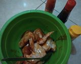 Foto langkah ke 1 dari resep Honey Spicy Chicken Wings.