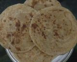 A picture of step 2 of Paratha Pizza.