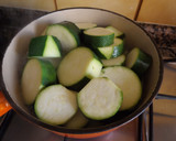 Foto del paso 3 de la receta: Sopa crema de calabacines con cúrcuma y jengibre