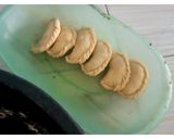 Foto langkah ke 5 dari resep Pastel Isi Kentang Wortel.