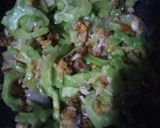 Foto langkah ke 4 dari resep Tumis pedas pare dan tempe.