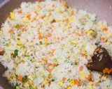 Foto langkah ke 4 dari resep 51. Nasi Goreng Sayur Favorit Anak.