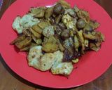 Foto langkah ke 2 dari resep Kentang telur kecap.
