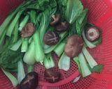 A picture of step 1 of Baby Bok Choy with Shiitake Mushroom Oyster Sauce (Vegetarian).