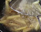 A picture of step 2 of Chilli bhindi bateta (ladyfinger and chips).