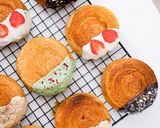 Foto langkah ke 5 dari resep Cromboloni Cream Cheese.