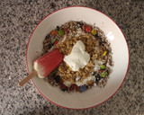 Foto del paso 3 de la receta: Yogur griego con muesli, semillas y coco