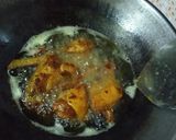 Foto langkah ke 5 dari resep Ayam Goreng Bumbu Kuning.