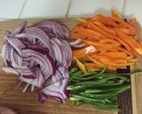 Foto del paso 1 de la receta: Tacos dorados con fajitas de pollo