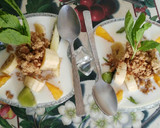 Foto del paso 4 de la receta: Cóctel de yogur con frutas ácidas y almendras tostadas