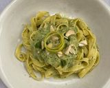 Foto del passaggio 6 della ricetta Pesto di zucchine, menta e limone