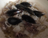 Foto del paso 11 de la receta: Paella de marisco en sartén, con caldo dashi, (Japón), paso a paso
