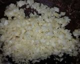 Hình bước làm 2 của món Ngó Sen Xào Tỏi Kiểu Thực Dưỡng