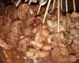Foto langkah ke 4 dari resep Sate udang + cumi saus black paper.