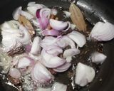 A picture of step 2 of Matar Murg Tahiri.