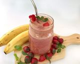 Foto langkah ke 2 dari resep Strawberry Smoothie.