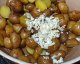 Foto langkah ke 3 dari resep Garlic Butter Baby Potatoes.