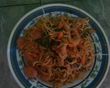 Foto langkah ke 2 dari resep Mie Goreng Simpel Enak Kenyang Sehat.
