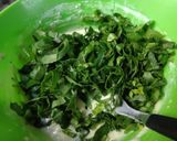 Foto del paso 3 de la receta: Buñuelos de cabos de espinaca