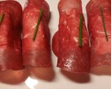 A picture of step 2 of Involtini di bresaola e caprino.