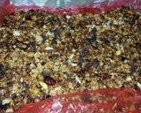 A picture of step 4 of Dryfruit and chocolate protein bars.