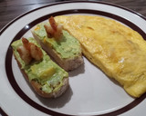 Foto del paso 5 de la receta: Omelette de salmón a las finas hierbas con costrinis de camarón