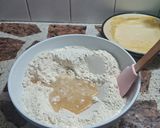 Foto del paso 3 de la receta: Pizza mega crocante con queso mozzarella y paleta,aceitunas
