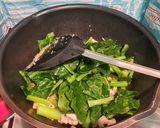รูปขั้นตอนการทำที่ 3 ของ 🥬🐷..คะน้าผัดน้ำมันหอยใส่หมู