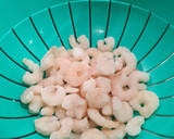 Foto del paso 1 de la receta: Espinacas con gambas y huevo