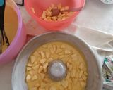Foto del passaggio 4 della ricetta Ciambellone di mele con crumble di noci😋