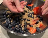 Foto del paso 3 de la receta: Crumble de frutos rojos ¡típica receta inglesa!