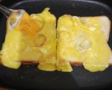 Foto langkah ke 3 dari resep Simple Baked Sandwich with Omelette.
