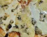 Foto del paso 2 de la receta: Para reunir a los que quiero - pizza 3 súper sabores